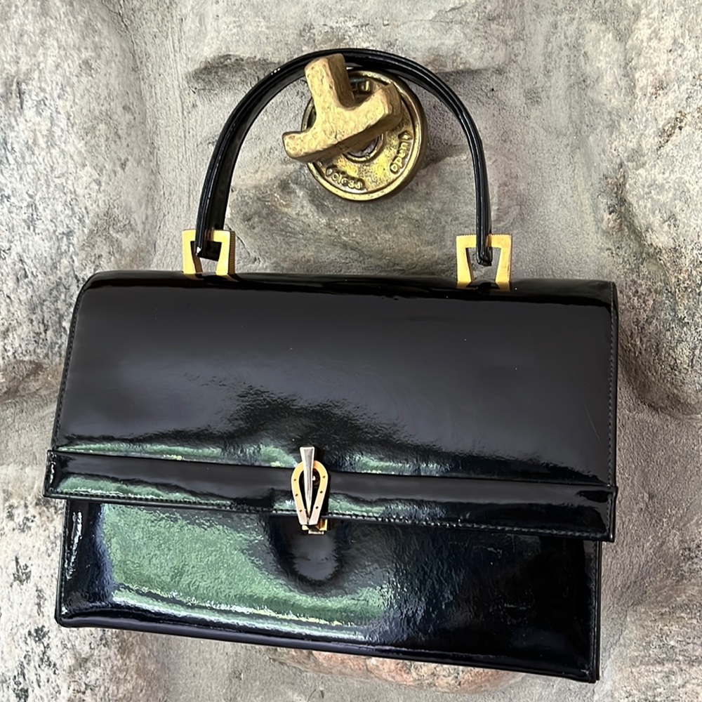 Vintage 1960s classic / mid central modern patent leather box purse